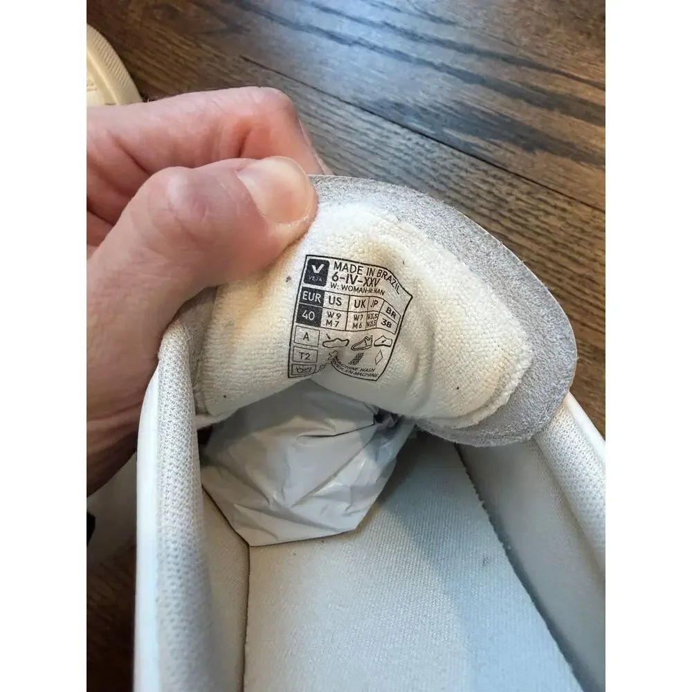 Veja Campo Sneaker White/black Leather Women's Sz @ $180